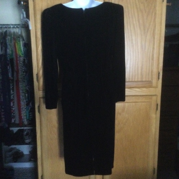 Velvet Black  dress Maggie London size 10 NEW Style by Karen Kong Like New - Picture 14 of 16